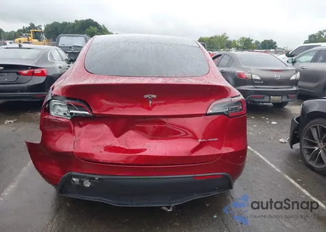 2024 Tesla Model Y Long Range Dual Motor All-Wheel Drive z USA, uszkodzony, nr VIN 7SAYGDEE1RF988367